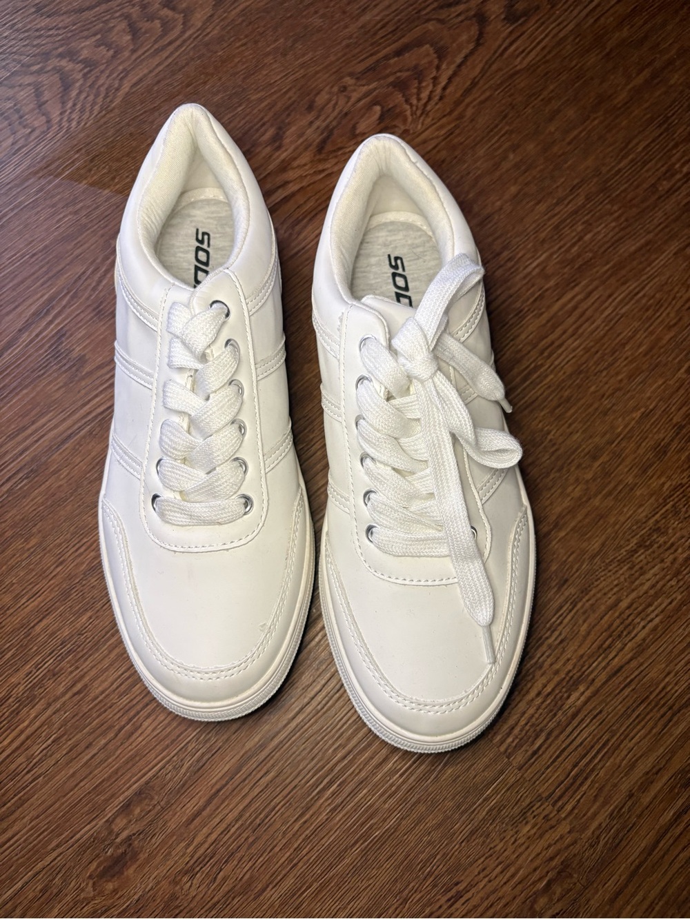 Soda Women’s White Low-Top Lace-Up Athletic Sneakers